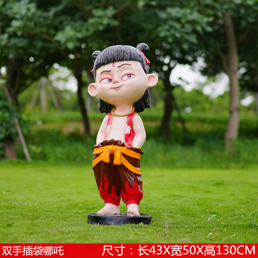 1.3m 네자는 양손을 주머니에 넣는다