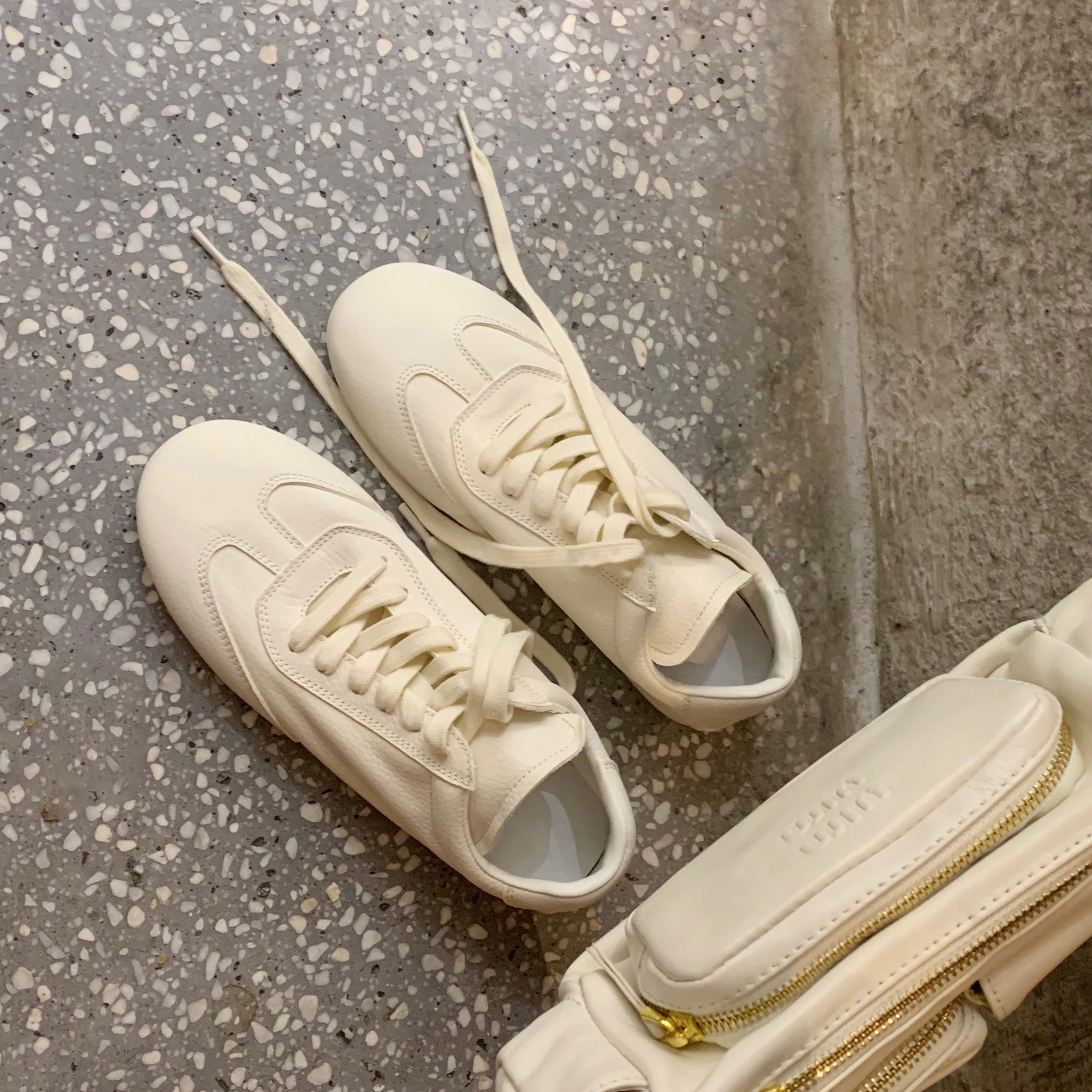 Versión de piel de oveja ~ cuero real correa de cabeza redonda zapatos blancos transpirables para mujeres 2024 nuevos zapatos deportivos casuales Agande zapatos de entrenamiento