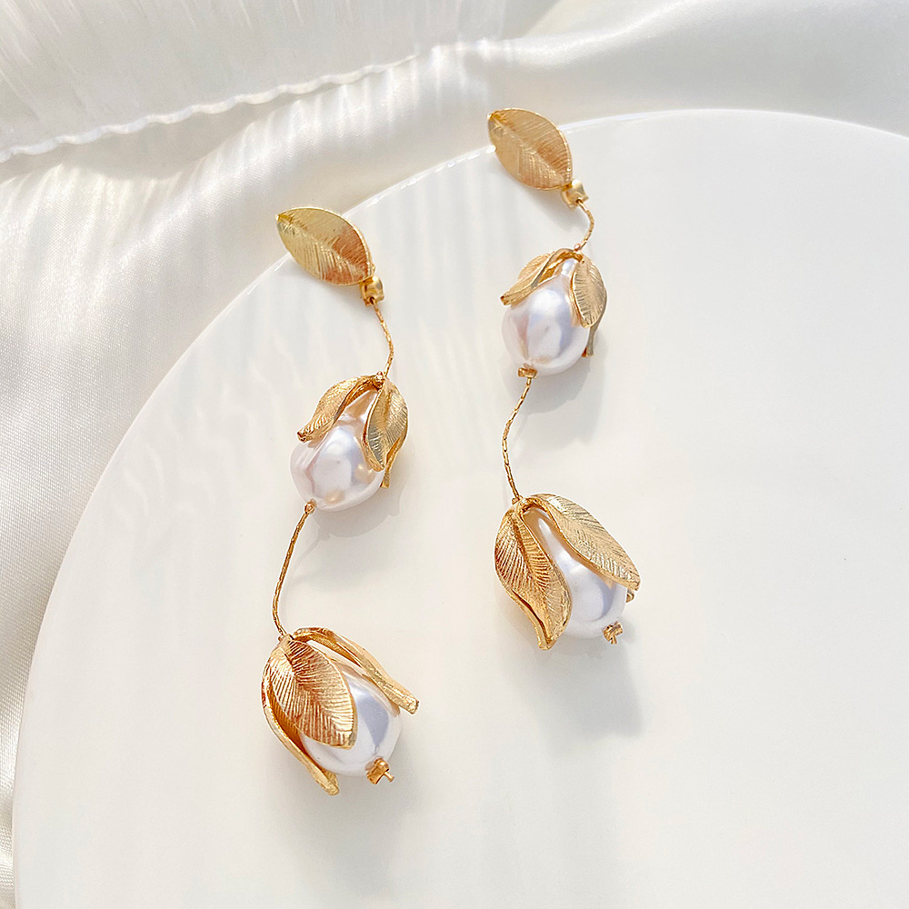 1 Pair Elegant Flower Plating Inlay Alloy Freshwater Pearl Drop Earrings display picture 2