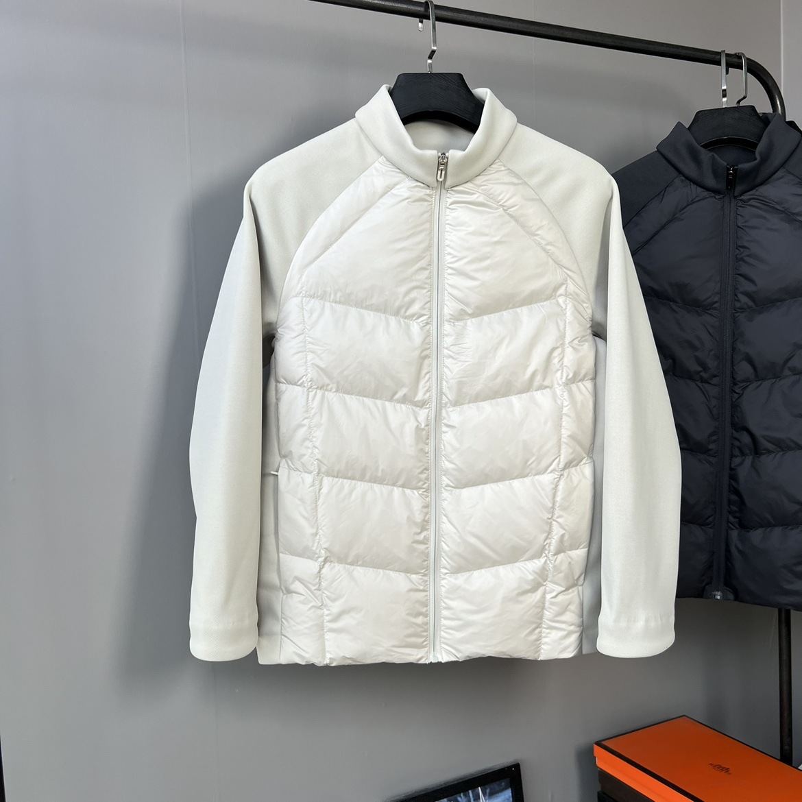Men's Water-resistant White Duck Down Jacket With Stand Collar_voghion.com