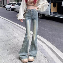 ギャルはやせているジーパンの女性の夏の新型の小さい大衆のズボンの小さいラッパのズボンのストレートなズボンの地面を引きずって明るい色のズボン