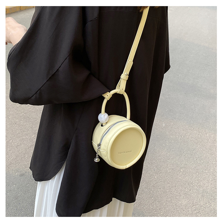 Streetwear Solid Color Round Zipper Circle Bag display picture 2