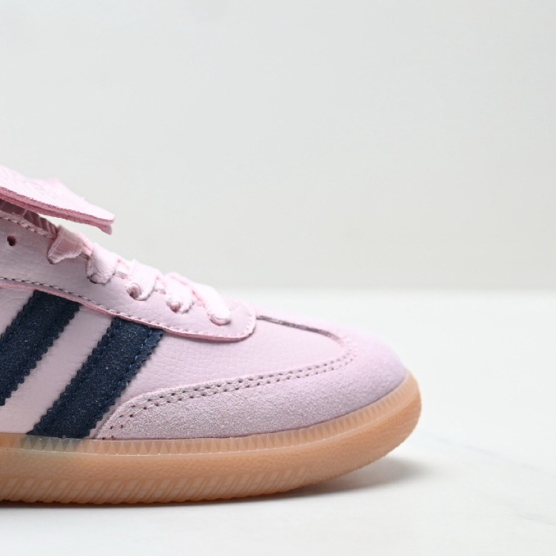 Real shot consultation customer service-15