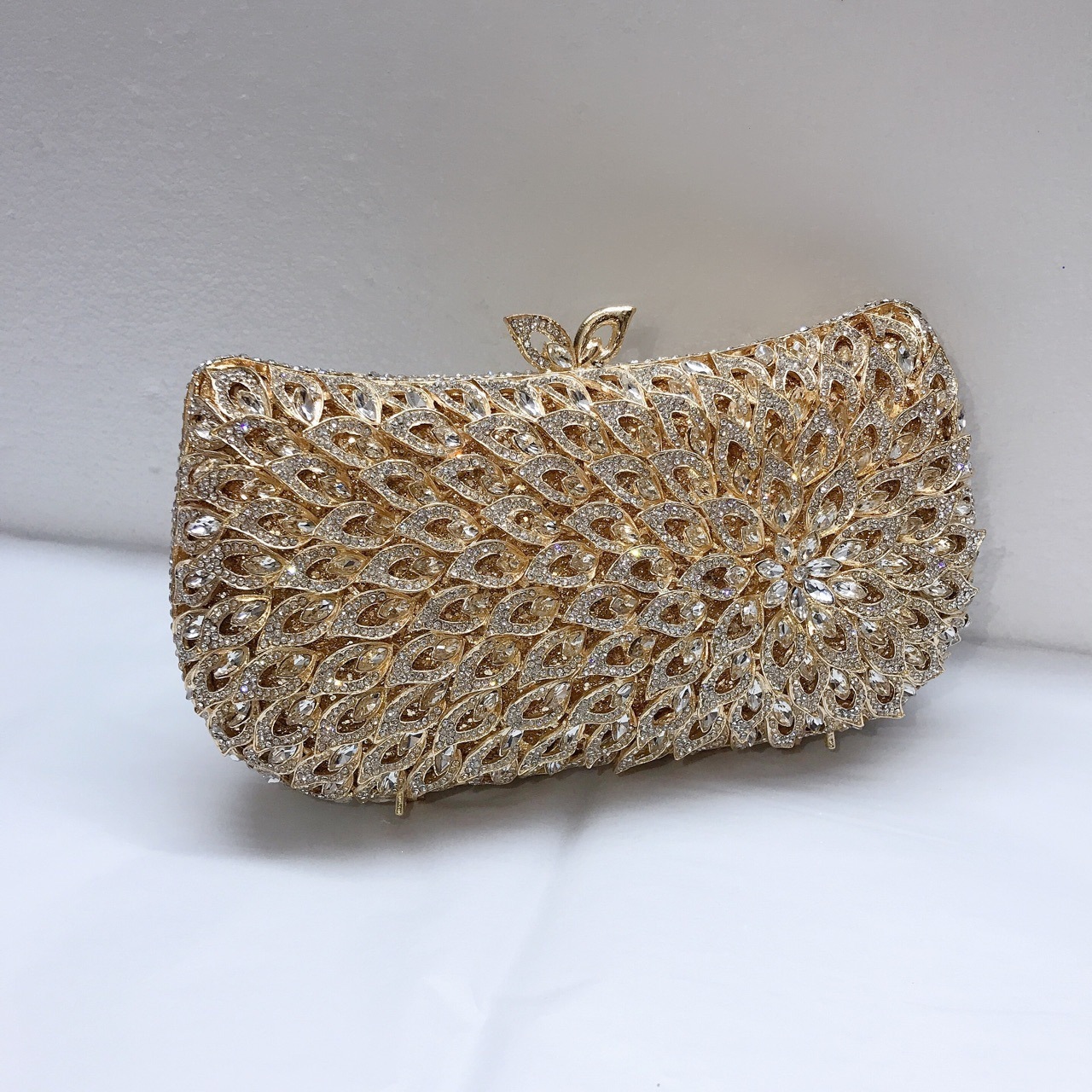 * Fuente transfronteriza bolsas de cena de diamantes de metal con diamantes de aire bolsas de mano de vestido de reunión anual bolsas de noche bolsas de mujer oro