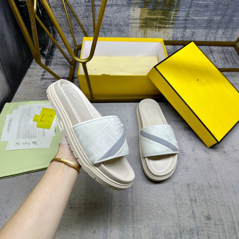 Foreign Trade New European and American Middle East Dubai Netherlands Singapore Cambodia Turkey Genuine Leather Thick-Soled Beach Flip-Flops