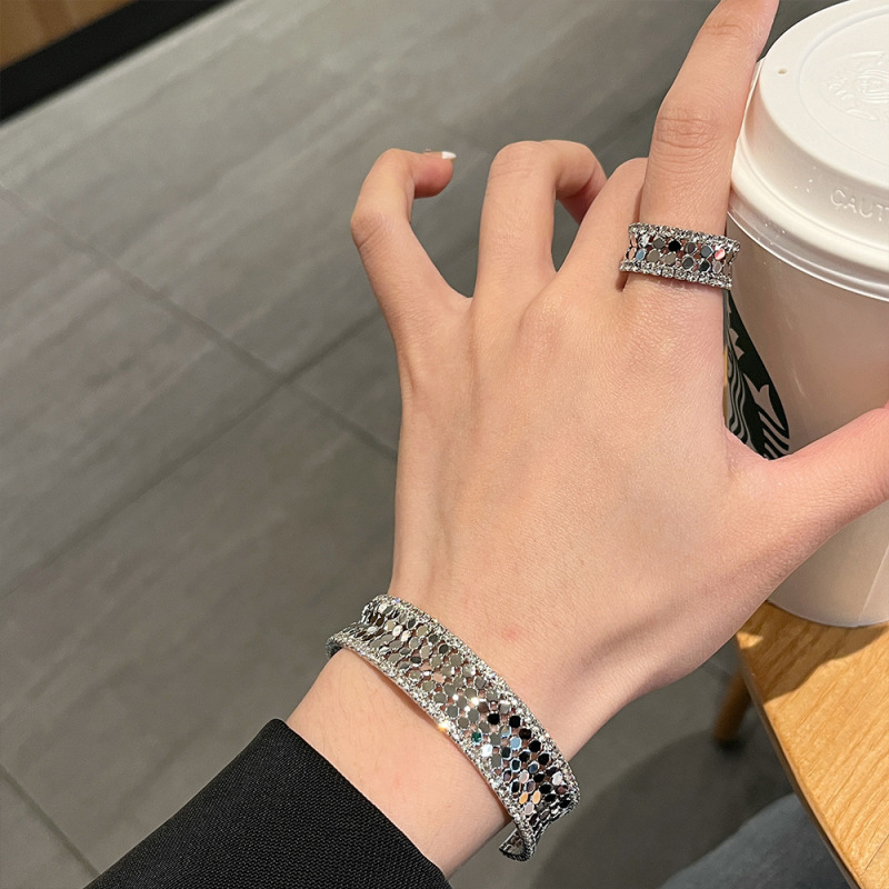 2025 New Arrival Light Luxury Wide Twist Bracelet Glittering Fish Scale Niche Elegant Open Design Sense Index Finger Ring Trendy 2025 New Arrival Light Luxury Wide Twist Bracelet Glittering Fish Scale Niche Elegant Open Design Sense Index Finger Ring Trendy