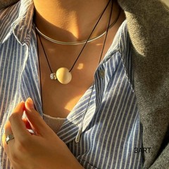 董潔は同じタイプの情緒のペンダントの多種の戴法のネックレスの象牙の実を組み合わせて砂のボールの長いタイプの毛の服のチェーンを磨きます。