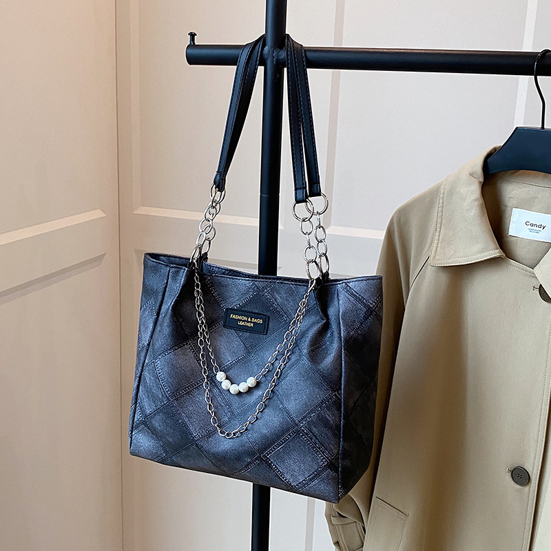Bolsa de hombro simple y casual 2025, otoño y invierno, nuevo estilo de moda portátil de gran capacidad, bolsa de cubo de transporte de mano