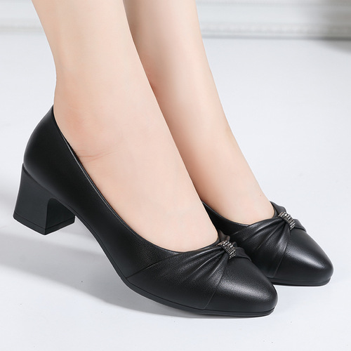 Mum's Shoes Spring and Autumn Soft Leather Slip-on Shoes with Soft Sole, Round Toe, Women's Medium Heel, Thick Sole Duck Shoes with Wide Mouth, Classic Single Shoes