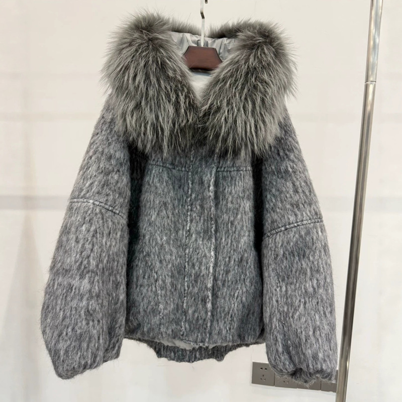 European-style cross-border 2026 winter new women's goose down jacket, loose fit, plus size, with raccoon fur collar, light luxury fur coat European-style cross-border 2026 winter new women's goose down jacket, loose fit, plus size, with raccoon fur collar, light luxury fur coat