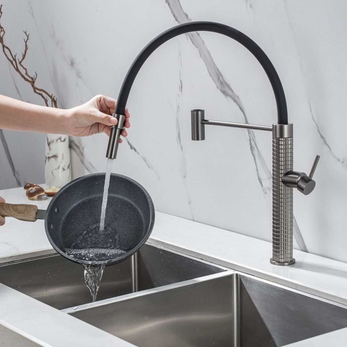 Uno por uno pistola gris primavera cocina grifo universal de latón giratorio fregadero del hogar agua fría y caliente lavabo agua Dragón