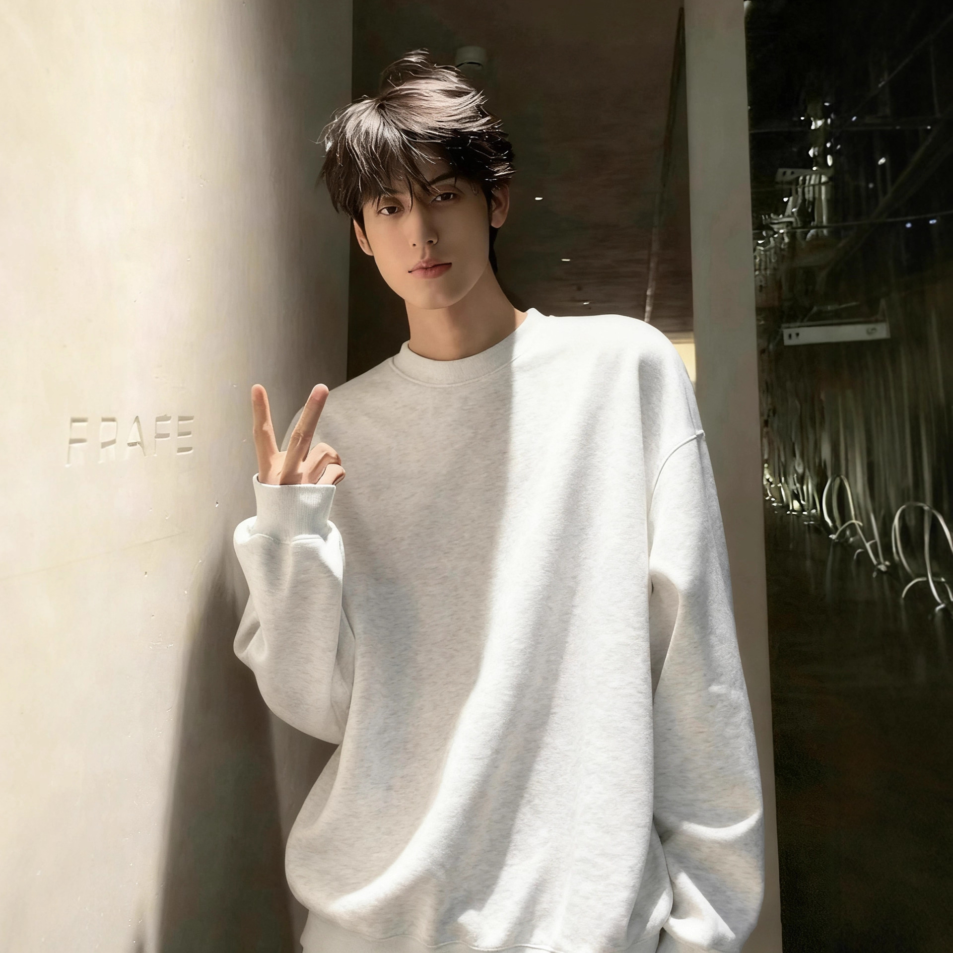 American Heavyweight White Gray Velvet Sweatshirt Men's Autumn and Winter New Round Neck Long-Sleeved T-Shirt Loose Pullover Top