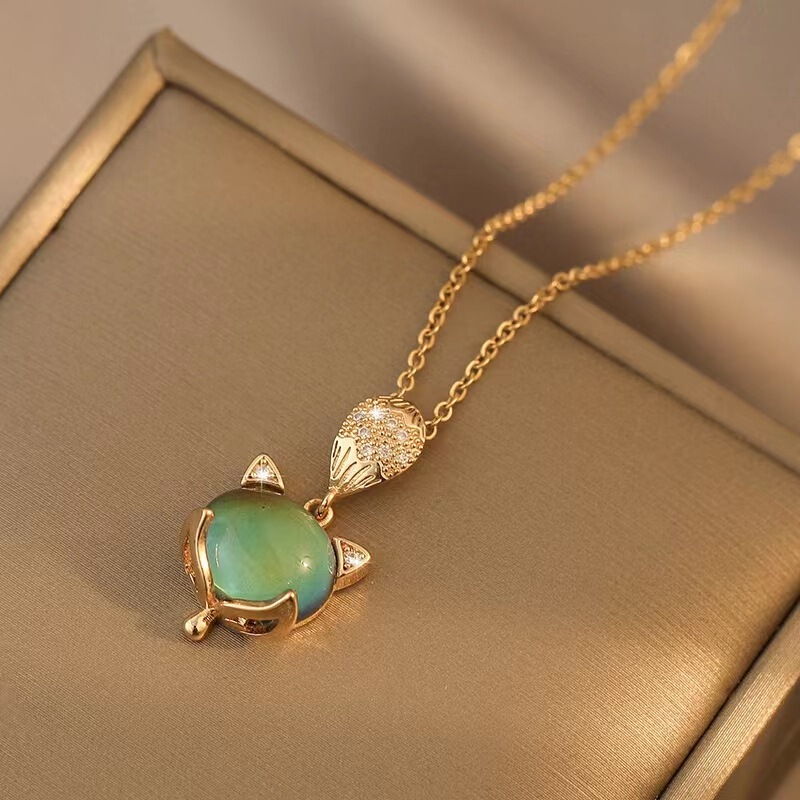 Fox color-changing temperature-sensitive stone necklace 2022 new female clavicle chain internet celebrity light luxury niche design high sense
