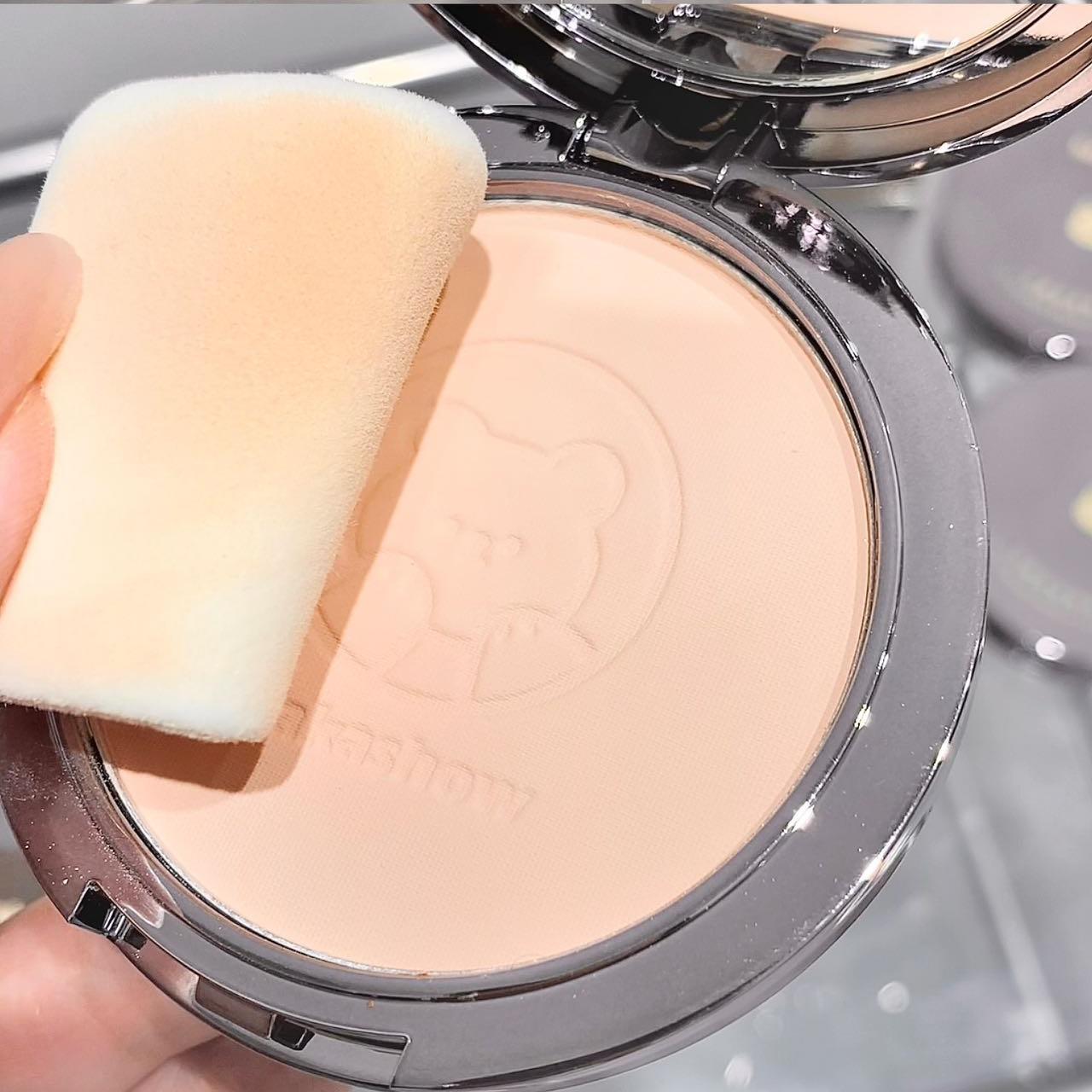kakashow Little Bear loose Powder compacts oil control, long-lasting makeup setting, concealing, nourishing, smoothing, touch-up, waterproof and dry oily skin undefined