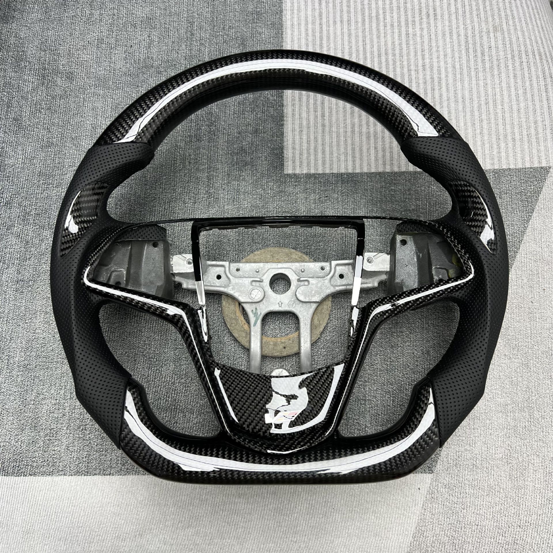 Carbon Fiber Steering Wheel Modification Is Suitable for Cadillac Models, Car Interior Steering Wheel Cover Processing and Customization