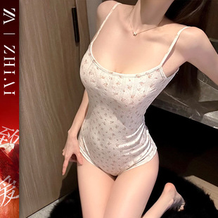 �Ը�˯��Ů�߼��м����黨����˯ȹ��ϵ������Ů�L�B�w��һ�����l