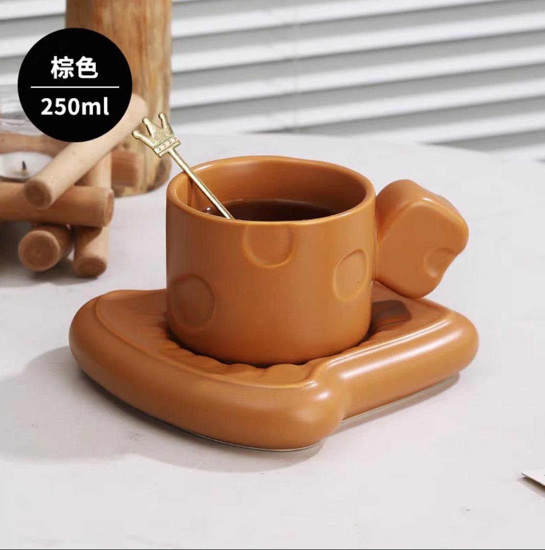 Hermosa taza creativa taza Linda taza de café de cerámica ins taza de agua plato femenino de alto aspecto regalo de cumpleaños