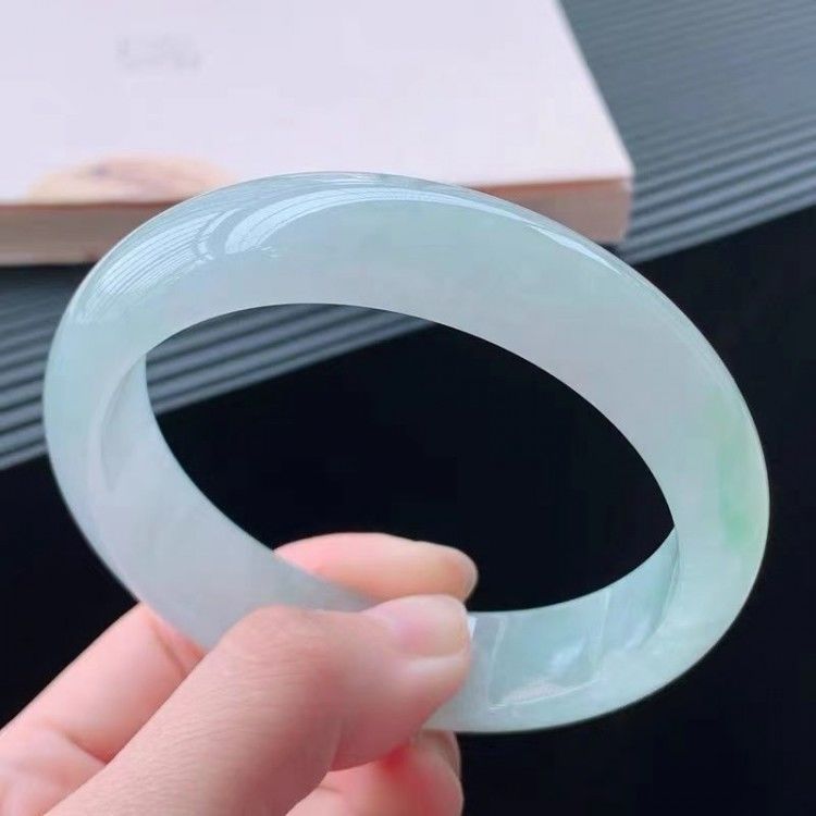 Vòng tay ngọc bích Miến Điện A hàng thiên nhiên, nước băng trong, màu xanh nhạt phong thủy chi tiết 6