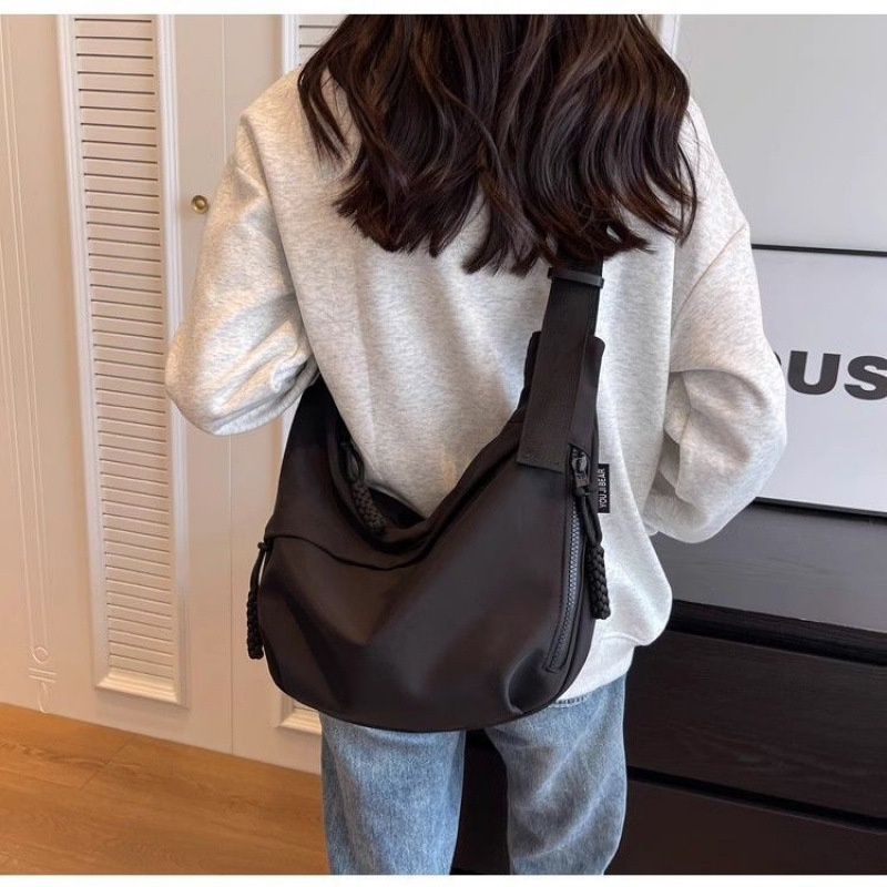 Women's New Fashion Sport Casual Oxford Cloth Shoulder Bag, Versatile Large Capacity Crescent Crossbody Travel Bag Wholesale - Thumbnail 7