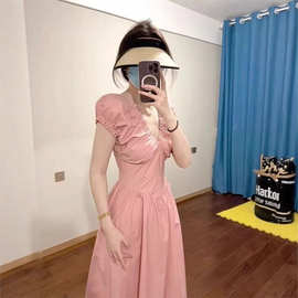 多巴胺小个子粉色V领连衣裙女2025夏季新款收腰显瘦温柔短袖裙子