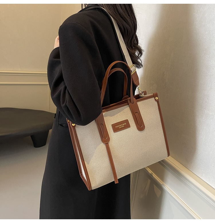 A new 2024 popular and versatile crossbody bag for women's commuting, a stylish tote bag undefined