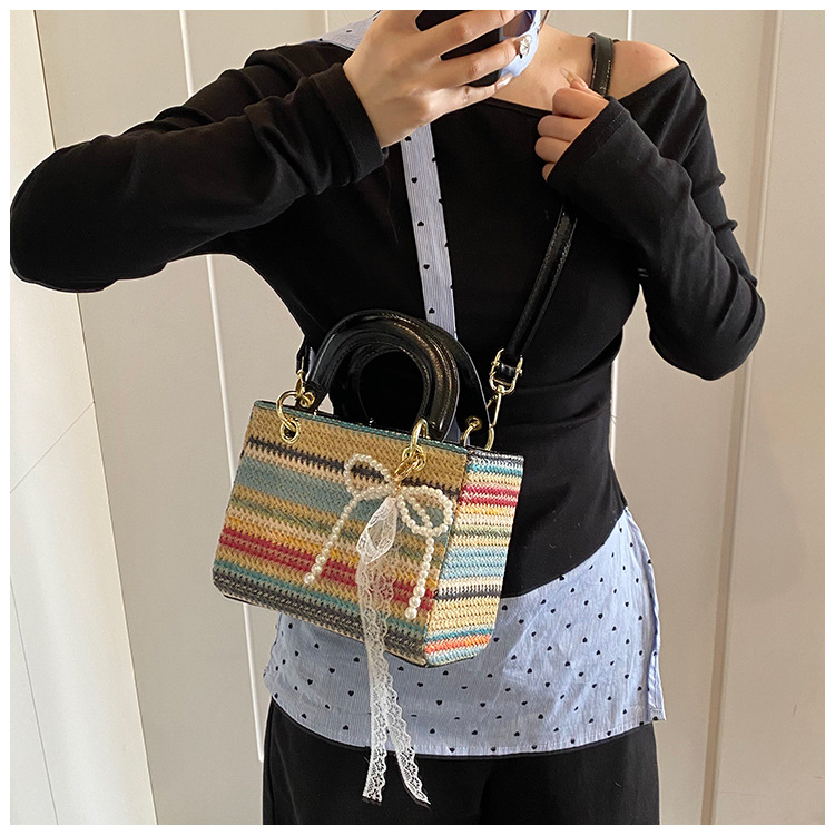 Femmes Faux Cuir Arc-En-Ciel Vêtement De Rue Paille Carré Fermeture Éclair Sac Diane display picture 9