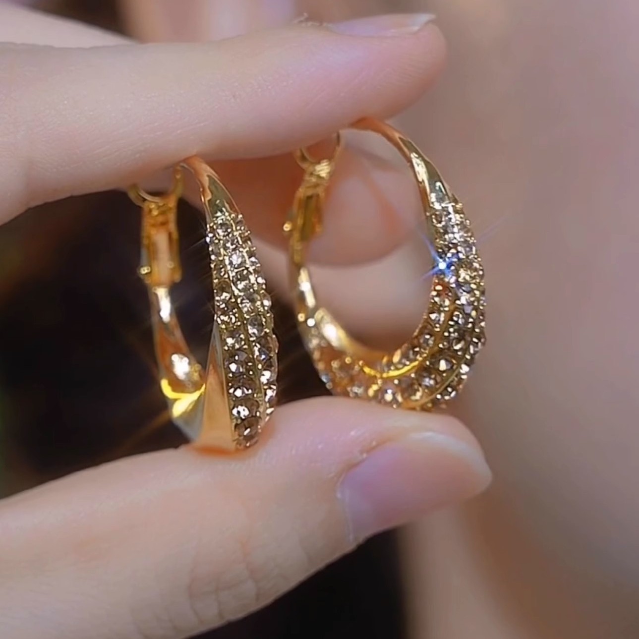 Fashionable elegant golden design earrings