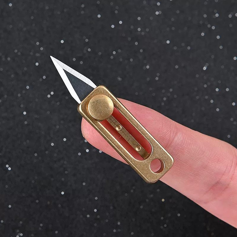 Small sharp pocket knife, keychain