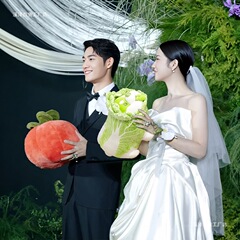 結婚式のクリエイティブな花を持つ花嫁人形、手投げ、良いことが起こる、幸運の柿、写真撮影用の如意枕