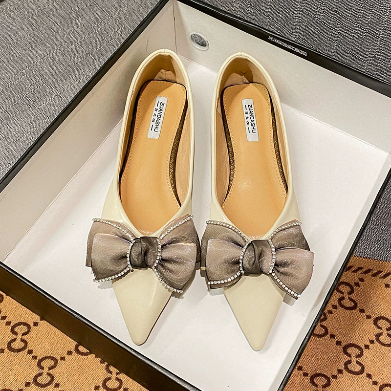 2024 Весенний лук Женские туфли заостренные плоские и неглубокие стразы дикие совки обувь сетка красная мягкая подошва вечерняя обувь большой размер