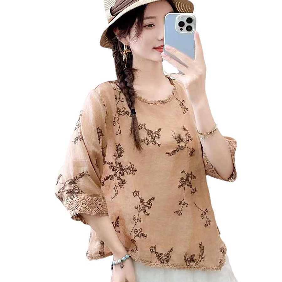 Solid lace light and thin T-shirt with a round collar