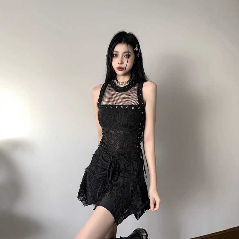 Sexy Dark Gothic Spice Girl Top Cool Fashion Mesh Rick Design Sense Niche Rivet Sleeveless Vest for Women