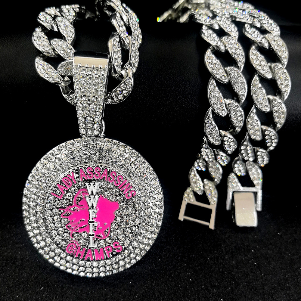 Europa y América Hip Hop estilo LADY ASSASSINS campeón colgante completo collar de cadena cubana se puede personalizar LOGO