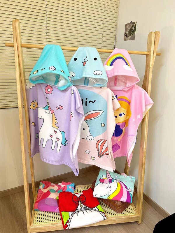 Cartoon children's bath towel with hood, absorbent and non-shedding, baby travel quick-dry beach towel, cartoon baby bathrobe