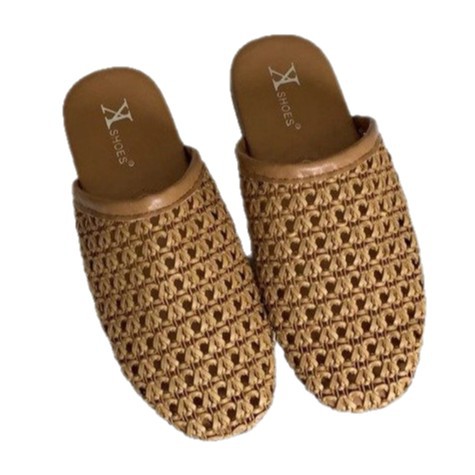 Versión de cuero suave tejida transpirable de un pie Mu Qin Boken zapatos exteriores 2025 verano nuevo estilo plano puntera media pantufla