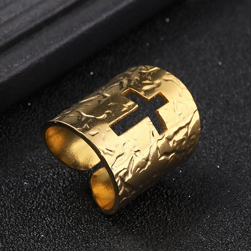 Europeo y americano transfronterizo nuevo hueco Cruz de titanio anillo de acero abierto Ajustable de los hombres de acero inoxidable fabricante de joyas