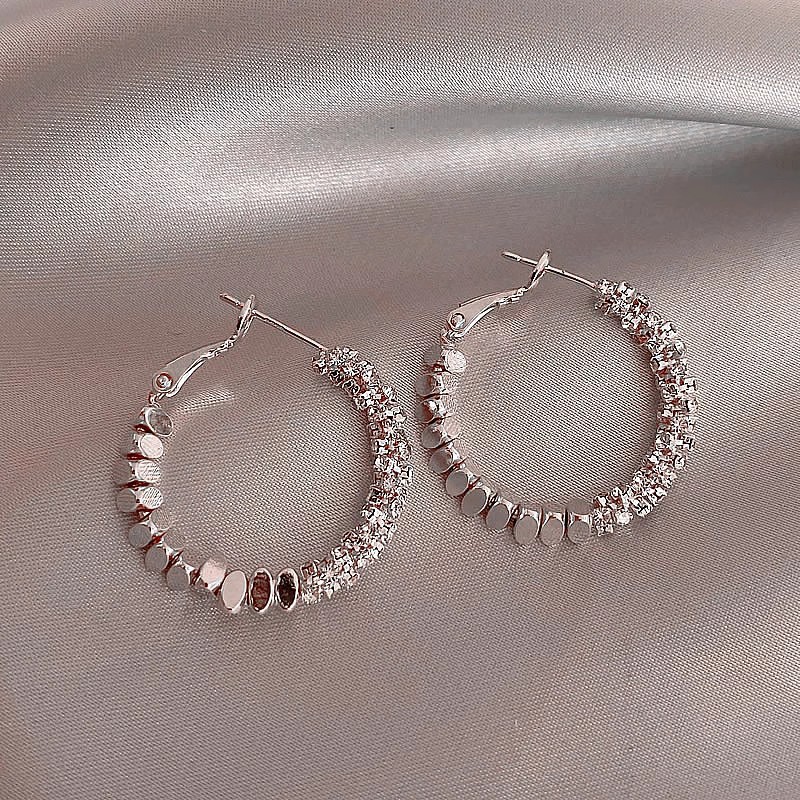 2025 nuevo estilo círculo de moda hebilla de oreja de plata rota cobre chapado en oro real pendientes elegantes de moda pendientes de lujo ligero de alta gama