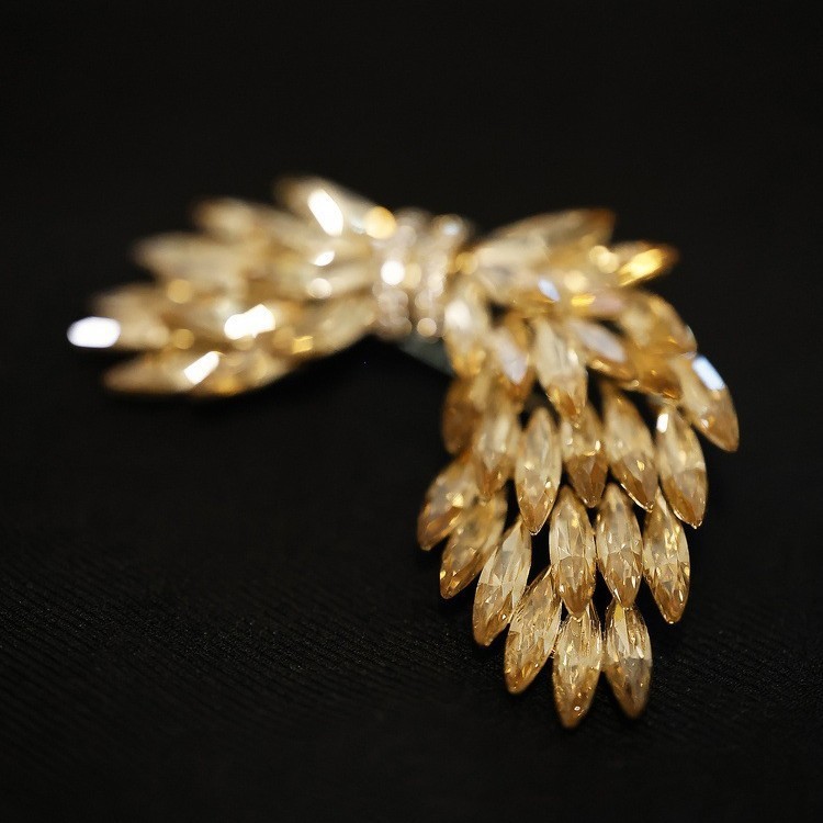New Angel Wings Light Luxury Wheat Brooch Women's Fashion High-End Exquisite Suit Coat Unique Design Accessories