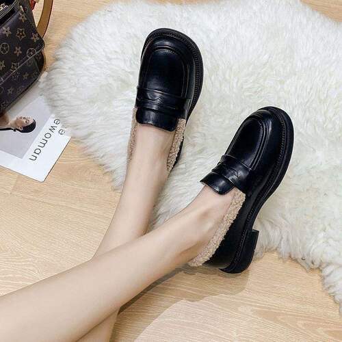 Lamb hair soft leather soft soled loafer shoes women's new mold-in shoes winter with velvet British retro small leather shoes