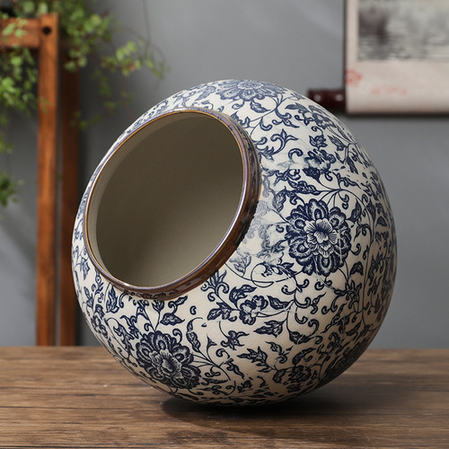 Home decoration ornaments Jingdezhen ceramic flower ware modern Chinese ceramic vase retro blue and white lotus
