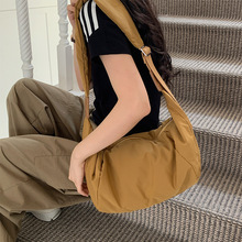 牧叶皮具斜挎包包女2026秋冬款大容量饺子包羽绒棉简约百搭单肩