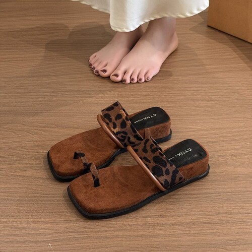 Women's 2025 Summer Chunky Heel Slippers with Minority Design, Toe-clip Herringbone Casual Outdoor Beach Sandals