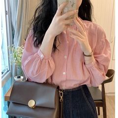 ピンクの2023ストライプのシャツの女性の夏のデザイン感があります。