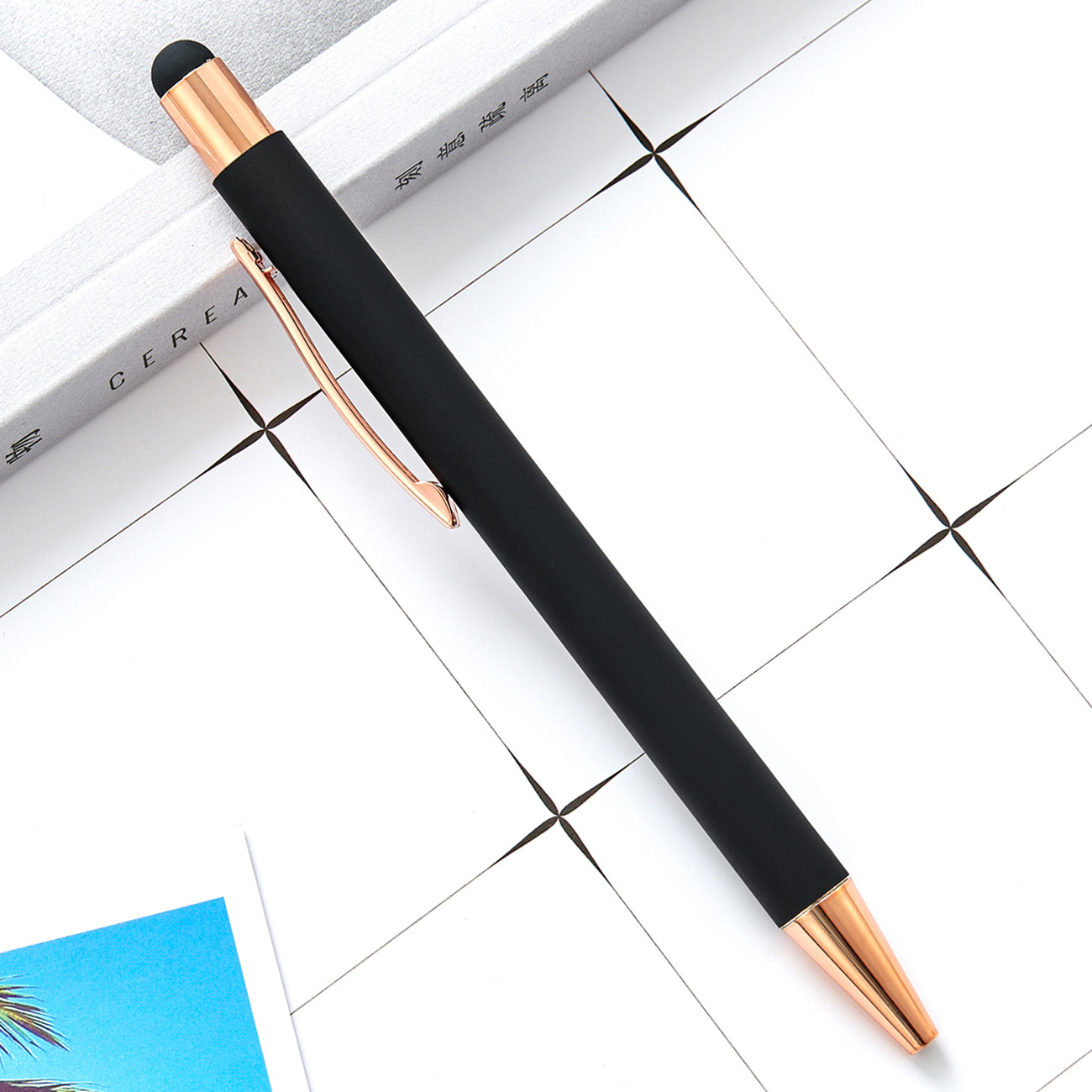 Venta al por mayor láser grabado condensador bolígrafo varilla de aluminio pantalla táctil pluma Prensa de color de goma y plástico