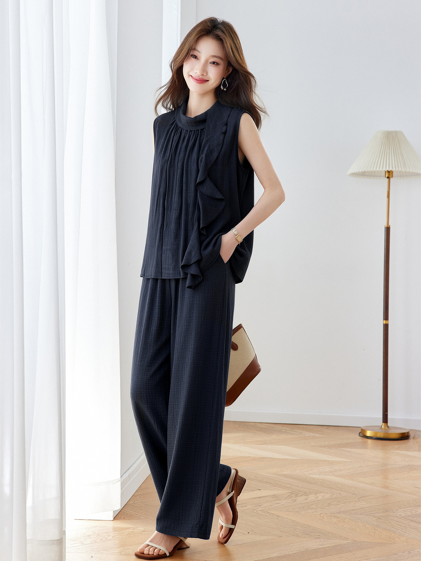 Bộ quần áo nữ hai mảnh áo sơ mi không tay phối quần ống rộng có thắt lưng — Xanh lông mòng đen, màu kaki
