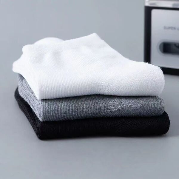 Breathable solid color knee socks for boys