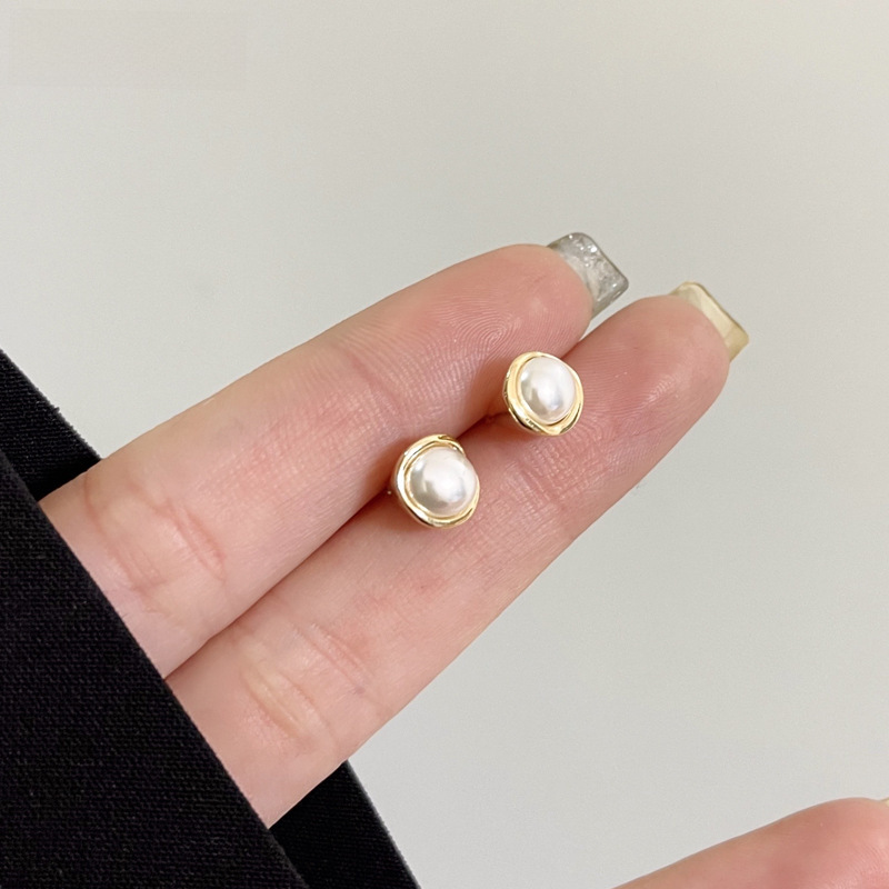 Small short brand earrings from pearl