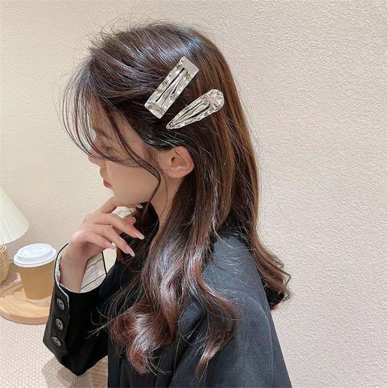 Simple bangs clip, high-end retro hair accessory, Korean style, Instagram-worthy niche design, textured geometric metal hair clip