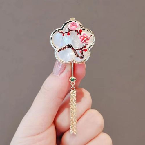 Magnolia flower brooch, high-end women's design, exquisite tassel fan, Chinese style suit, clothes pin, cheongsam accessories
