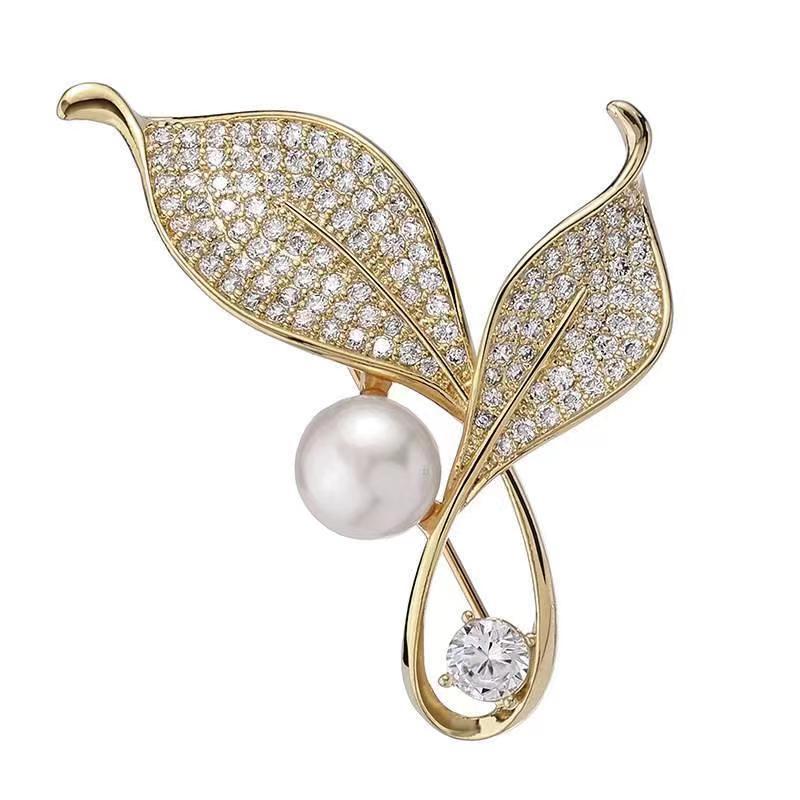 Women's clothing accessories anti exposure snowflake pearl crystal brooch exquisite flower pin_voghion.com